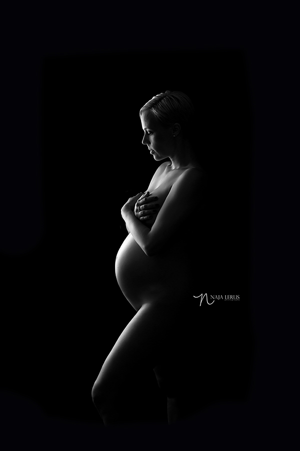 silhouette maternity photography chicago black and white