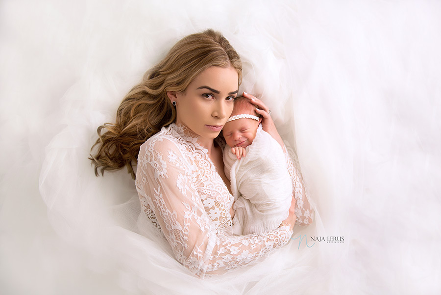 beautiful chicago newborn parent picture with mom