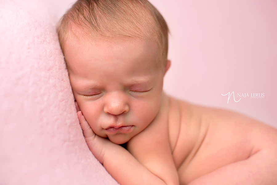 chicago-custom-newborn-pictures-13