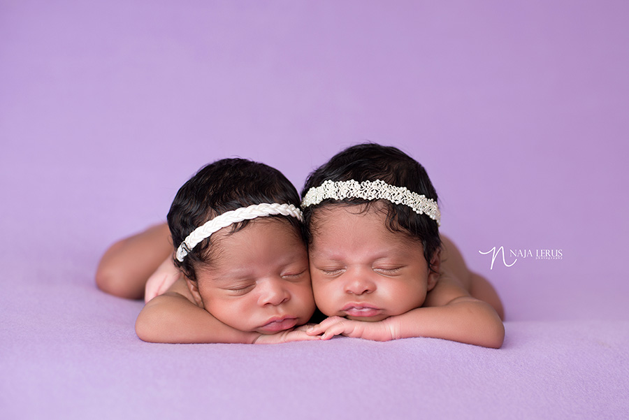 chicago-twin-newborn-pictures-14
