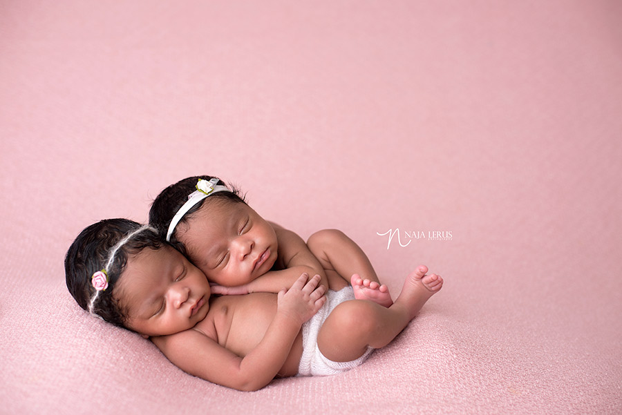 chicago-twins-newborn-pictures-01