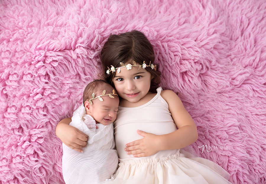 siblings sisters pictures newborn pictures oak lawn IL