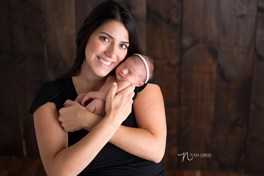 newborn pictures with mom chicago IL