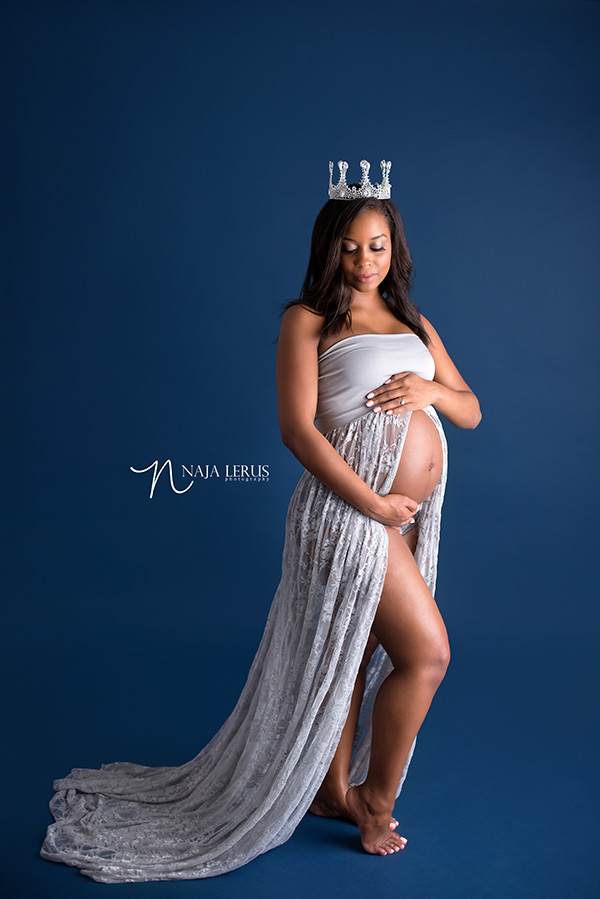 maternity crown prop chicago IL pregnancy photographer