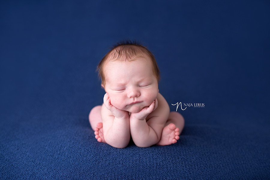 frog hands in cheeks newborn pictures chicago IL