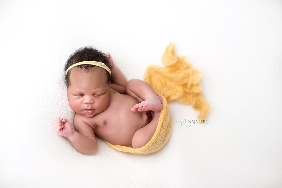 natural posed newborn baby chicago IL 