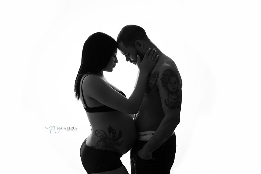 black and white silhouette couple maternity pictures chicago IL