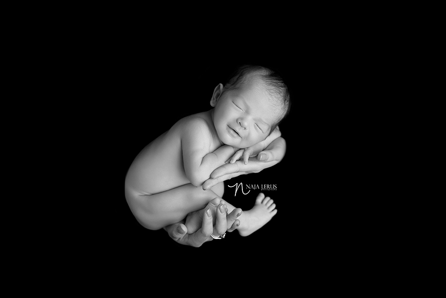 newborn baby chicago il posed in mother's hands