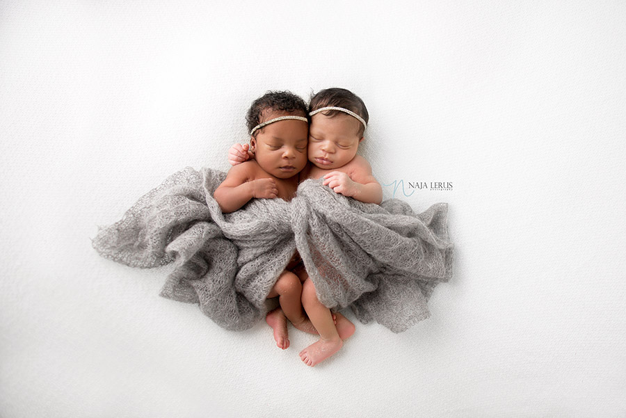 twin girls newborn pictures chicago il