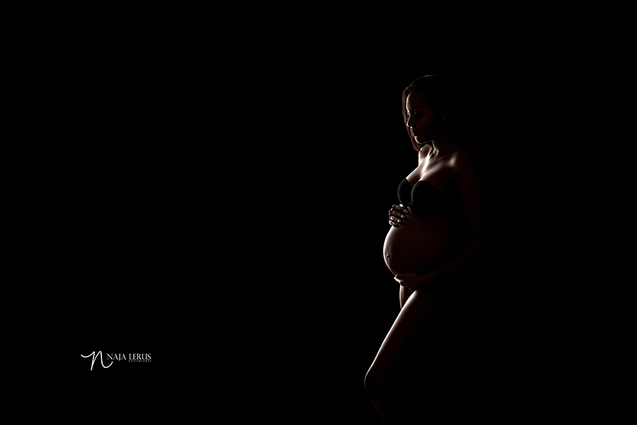 rim light maternity photographer chicago