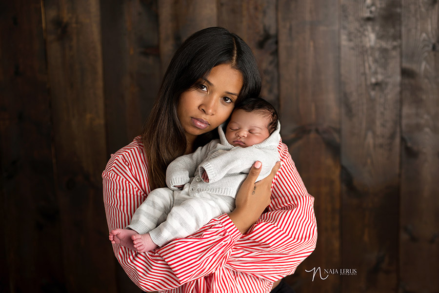 mom with baby newborn photography chicago