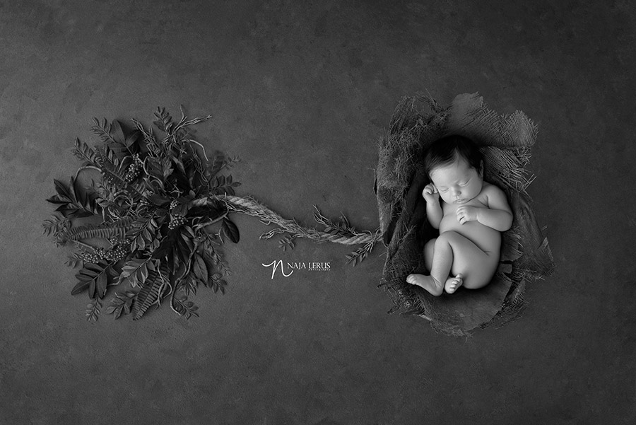 natural womb newborn pose chicago IL