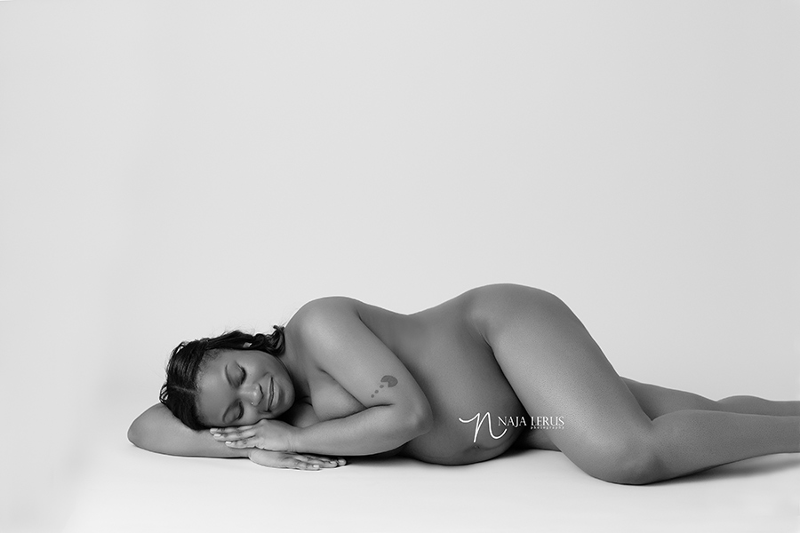 nude maternity photography chicago black and white
