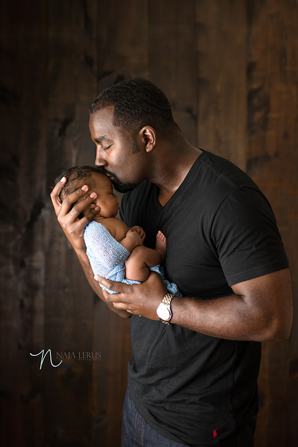 dad father son newborn photography chicago