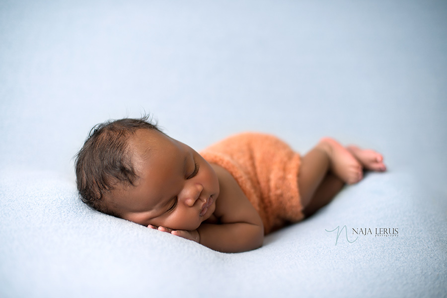 newborn photography on blue fabric chicago