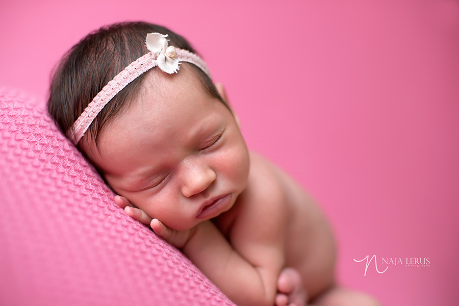 close newborn photography 