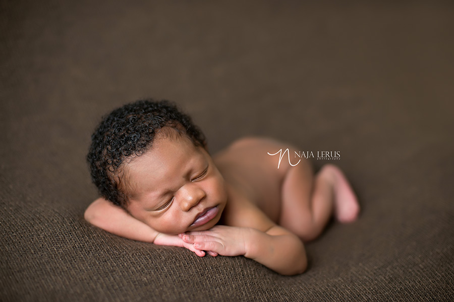 tummy head up pose newborn photography chicago IL