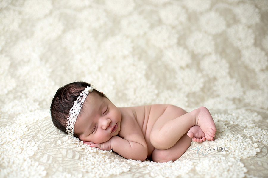 sleepy baby pose chicago portraits chicago