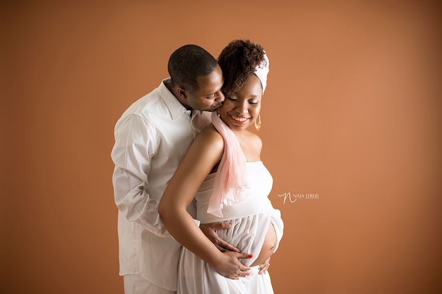 husband wife maternity couple pictures chicago