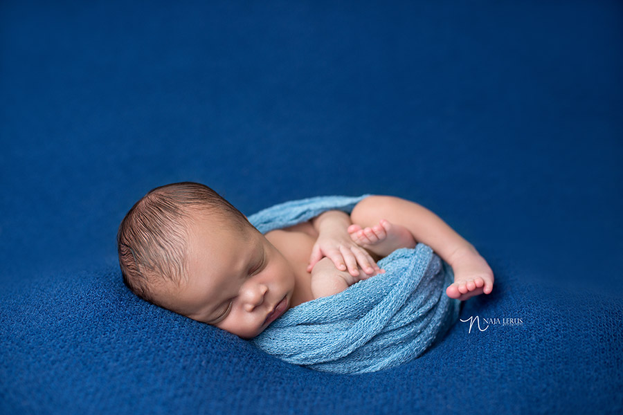 natural pose newborn photography chicago on blue  fabric