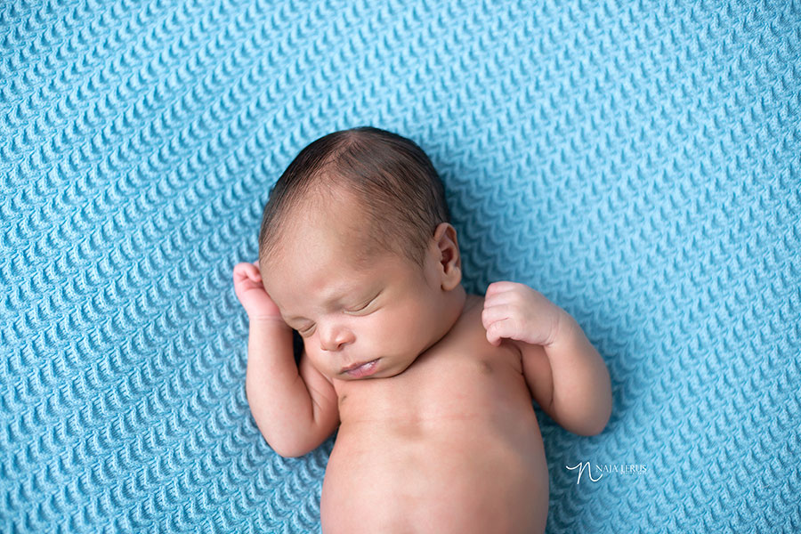 natural unposed newborn photography chicago