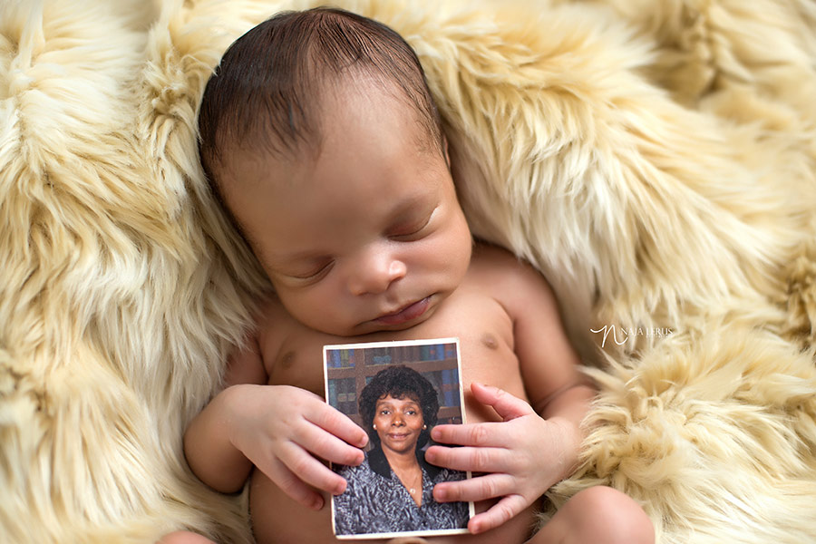 memoriam picture of newborn baby with grandmother