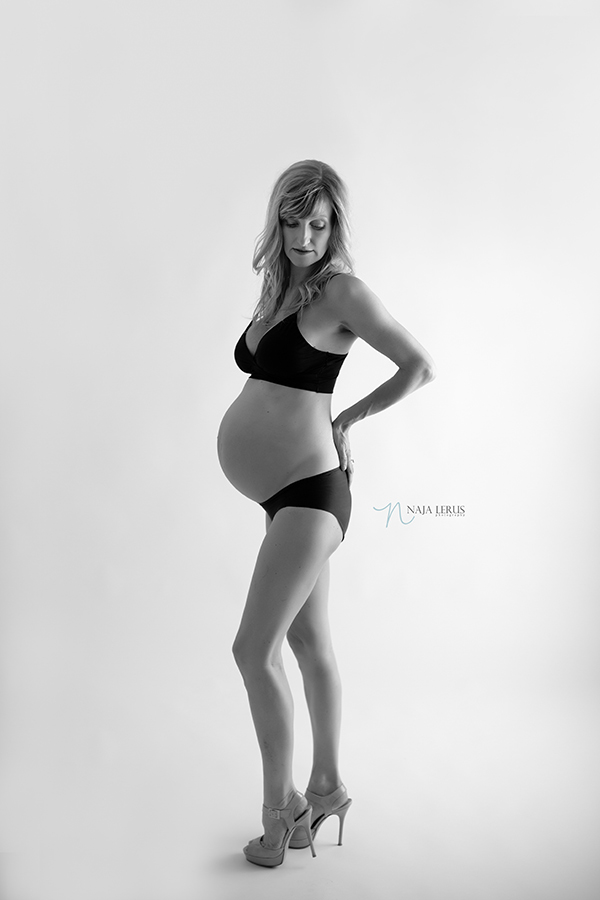 black and white maternity photography chicago IL