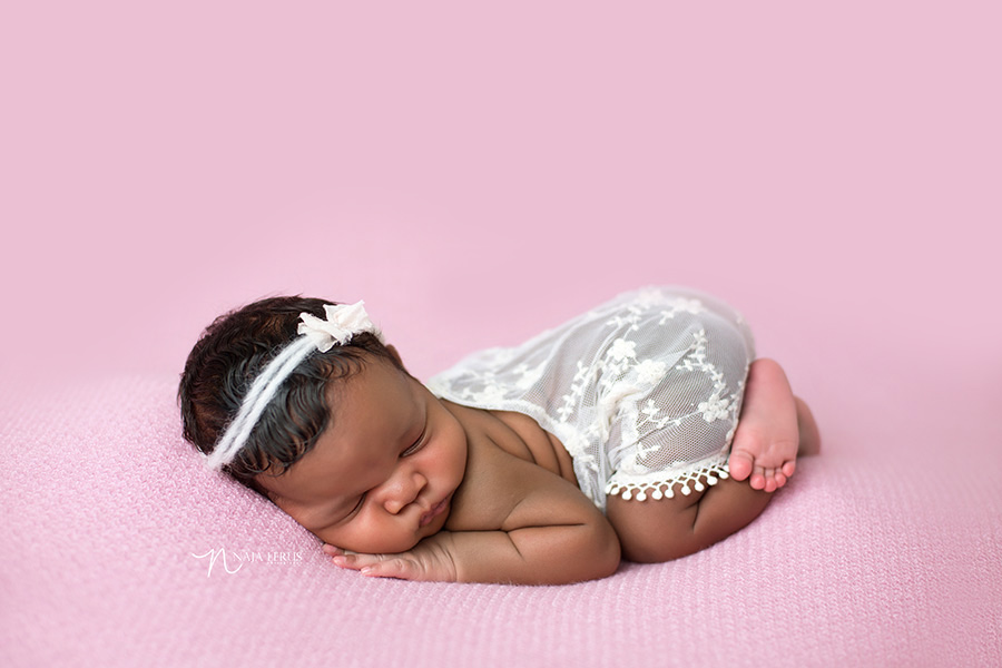 lace outfit newborn photography chicago