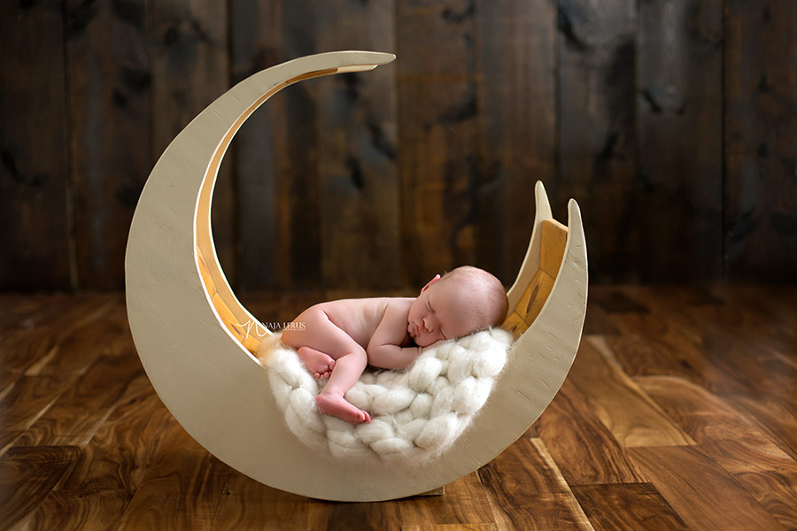 moon prop chicago newborn photographer