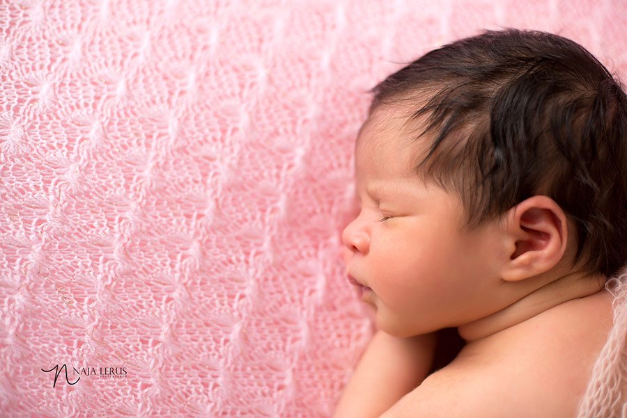 vernon-hills-newborn-pictures-03