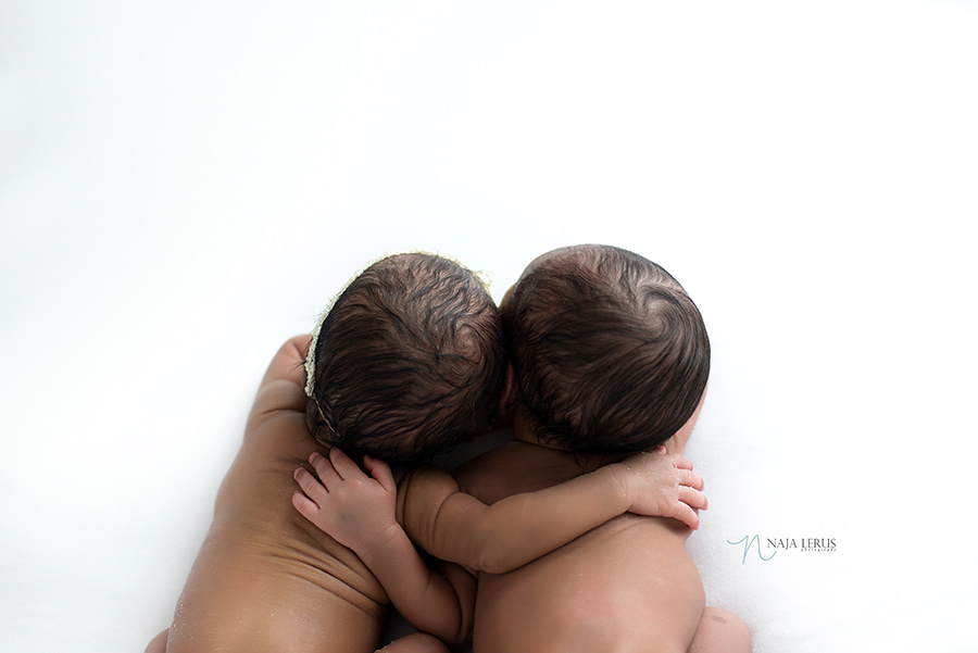 chicago-twin-newborn-photos-11