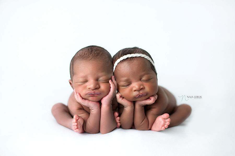 double froggy pose twins newborn chicago posingf
