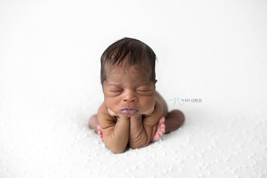 frog pose chicago newborn photographer