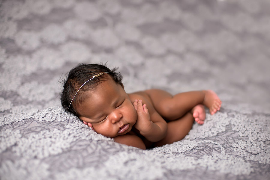 chicago baby photographer newborn portraits