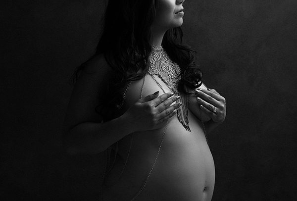 Chicago beautiful black and white maternity portrait